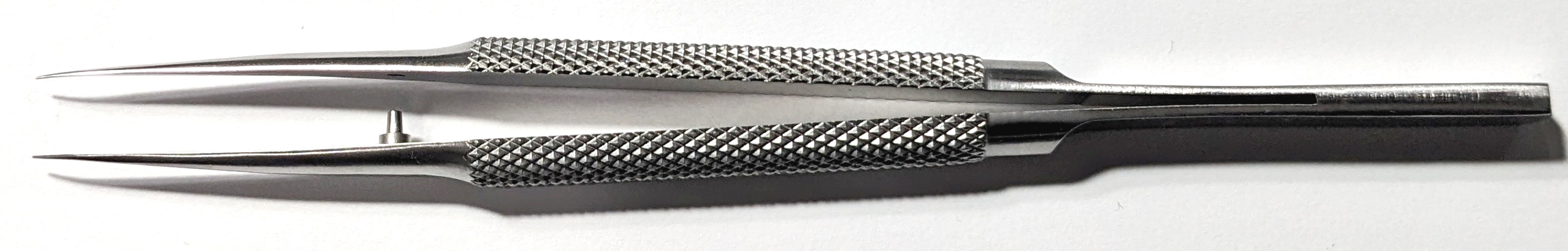Micro dissecting forceps with curved tips 0.20mm